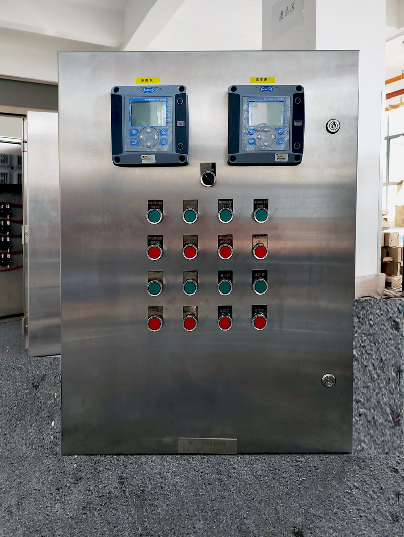 Pneumatic valve control cabinet for filters in the chemical industry with online monitoring instruments