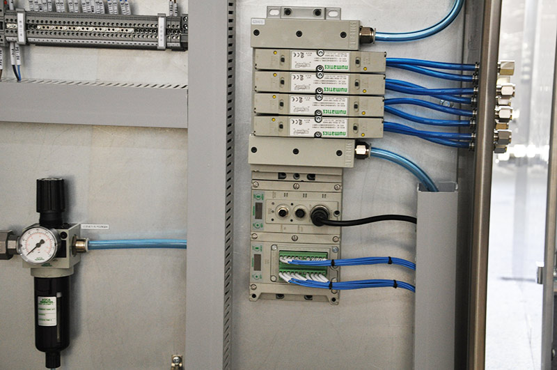 Valve island bus control box