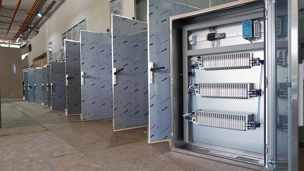 Pharmaceutical bus valve island box