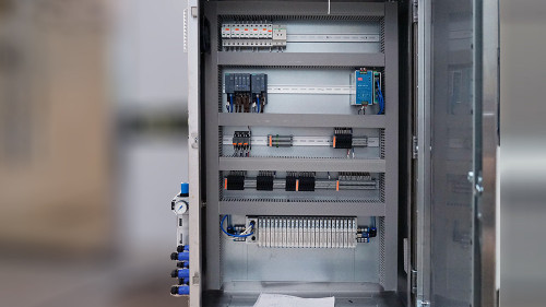Pharmaceutical bus valve island box