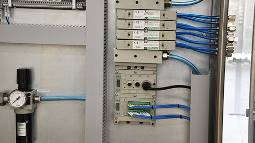 Valve island bus control box